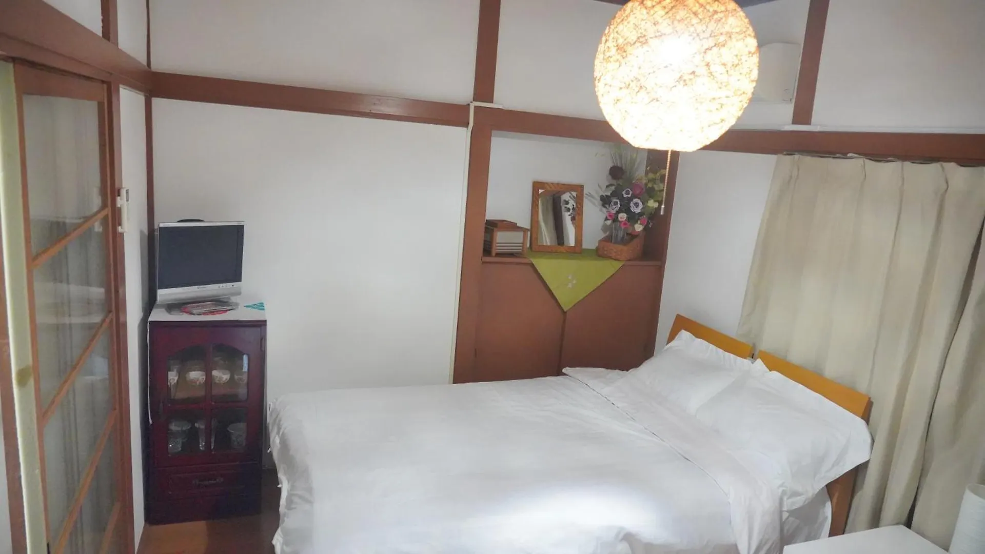 Uhome Tsubame Apartment Tokió