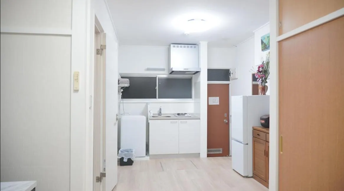 Uhome Tsubame Apartment Tokió