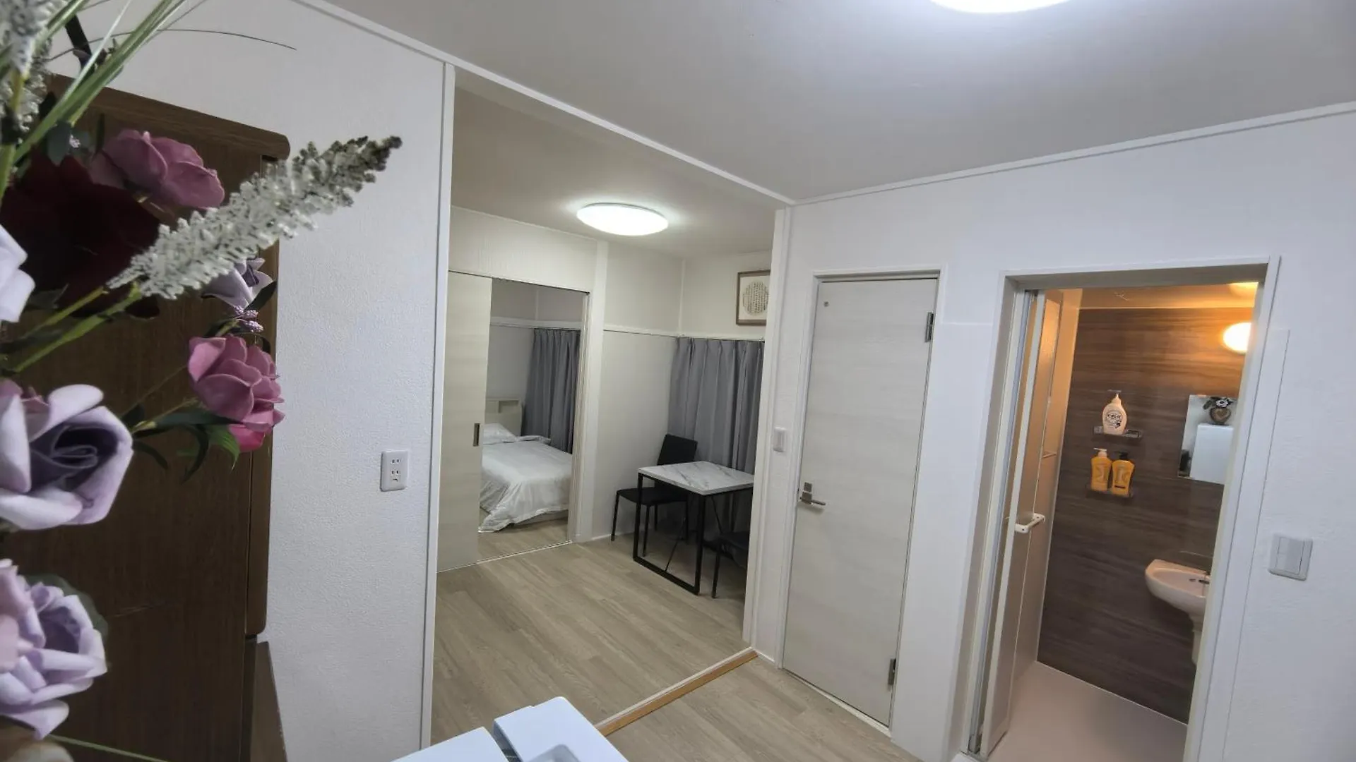 Uhome Tsubame Apartment Tokió