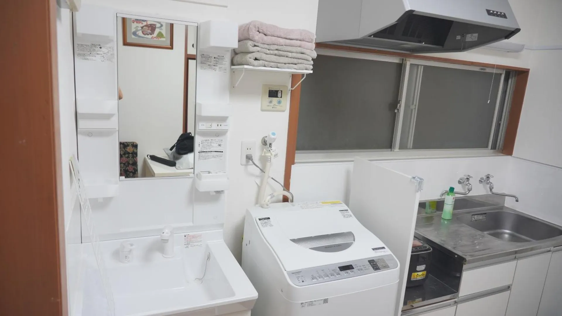 Uhome Tsubame Apartment Tokyo 0*,  Japan